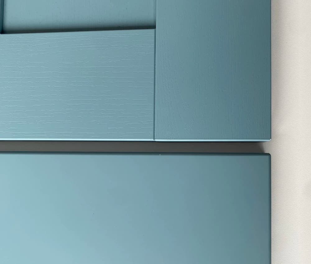 Light-coloured fronts Schüller kitchens